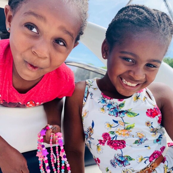 Charlize Theron partage des photos de ses filles Jackson et August sur Instagram, le 26 septembre 2020.