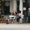 Exclusif - Charlize Theron emmène sa fille August, 4 ans, et un de ses amis manger une glace à Los Angeles, le 13 septembre 2020.