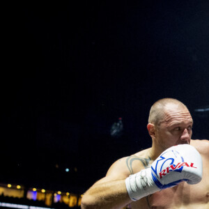 Tony Yoka remporte son combat de boxe contre Johann Duhaupas dans la catégorie poids lourds dès le premier round à Paris La Défense Arena le 25 septembre 2020. © JB Autissier / Panoramic / Bestimage