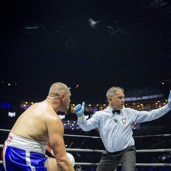 Tony Yoka remporte son combat de boxe contre Johann Duhaupas dans la catégorie poids lourds dès le premier round à Paris La Défense Arena le 25 septembre 2020. © JB Autissier / Panoramic / Bestimage