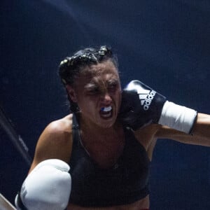 La boxeuse française Estelle Mossely remporte son premier combat post-accouchement ( 4 mois après avoir donné naissance à son deuxième enfant) face à sa compatriote Aurélie Froment aux points, à Paris La Défense Arena. Le 25 Septembre 2020. © JB Autissier / Panoramic / Bestimage