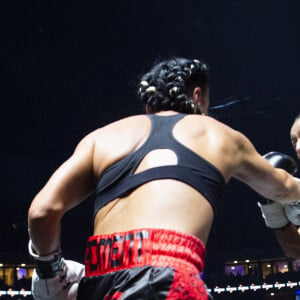 La boxeuse française Estelle Mossely remporte son premier combat post-accouchement ( 4 mois après avoir donné naissance à son deuxième enfant) face à sa compatriote Aurélie Froment aux points, à Paris La Défense Arena. Le 25 Septembre 2020. © JB Autissier / Panoramic / Bestimage