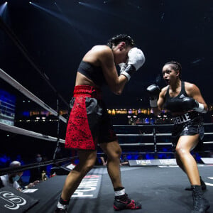 La boxeuse française Estelle Mossely remporte son premier combat post-accouchement ( 4 mois après avoir donné naissance à son deuxième enfant) face à sa compatriote Aurélie Froment aux points, à Paris La Défense Arena. Le 25 Septembre 2020. © JB Autissier / Panoramic / Bestimage