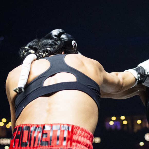 La boxeuse française Estelle Mossely remporte son premier combat post-accouchement ( 4 mois après avoir donné naissance à son deuxième enfant) face à sa compatriote Aurélie Froment aux points, à Paris La Défense Arena. Le 25 Septembre 2020. © JB Autissier / Panoramic / Bestimage