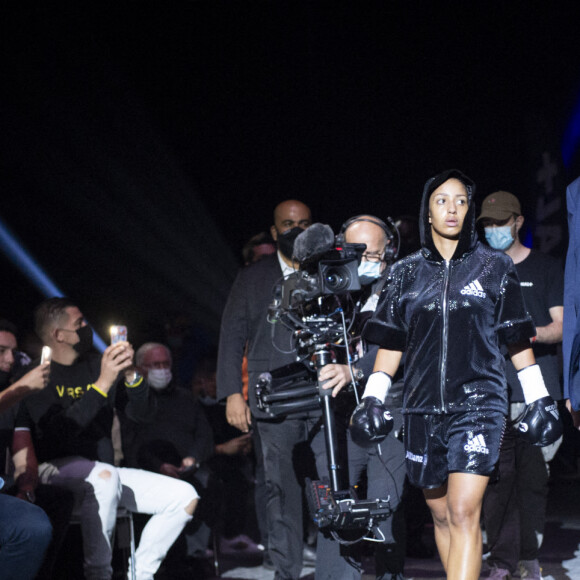 La boxeuse française Estelle Mossely remporte son premier combat post-accouchement ( 4 mois après avoir donné naissance à son deuxième enfant) face à sa compatriote Aurélie Froment aux points, à Paris La Défense Arena. Le 25 Septembre 2020. © JB Autissier / Panoramic / Bestimage