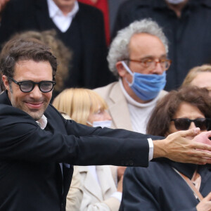 Nicolas Bedos - Sorties - Hommage à Guy Bedos en l'église de Saint-Germain-des-Prés à Paris le 4 juin 2020.