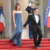 Carla Bruni et Nicolas Sarkozy reçoivent l'Emir du Qatar et son épouse à l'Elysée pour un dîner d'Etat. 22/06/09