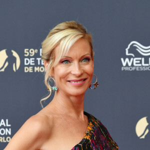 Rebecca Hampton ( robe Christophe Guillarmé à encolure asymétrique en jacquard à relief noir et violet) (Longue robe Christophe Guillarmé à encolure asymétrique en jacquard à relief noir et violet) durant la soirée d'ouverture du 59ème Festival de Télévision de Monte Carlo à Monaco le 14 juin 2919.© Bruno Bebert / Bestimage 