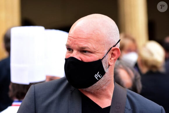 Philippe Etchebest - Les obsèques de Pierre Troisgros, mythique chef 3 étoiles, en l'église Notre Dame des Victoires à Roanne, le 29 septembre 2020. Plusieurs personnalites étaient présentes lors des obsèques pour rendre un dernier hommage au chef. © Romain Doucelin/Bestimage