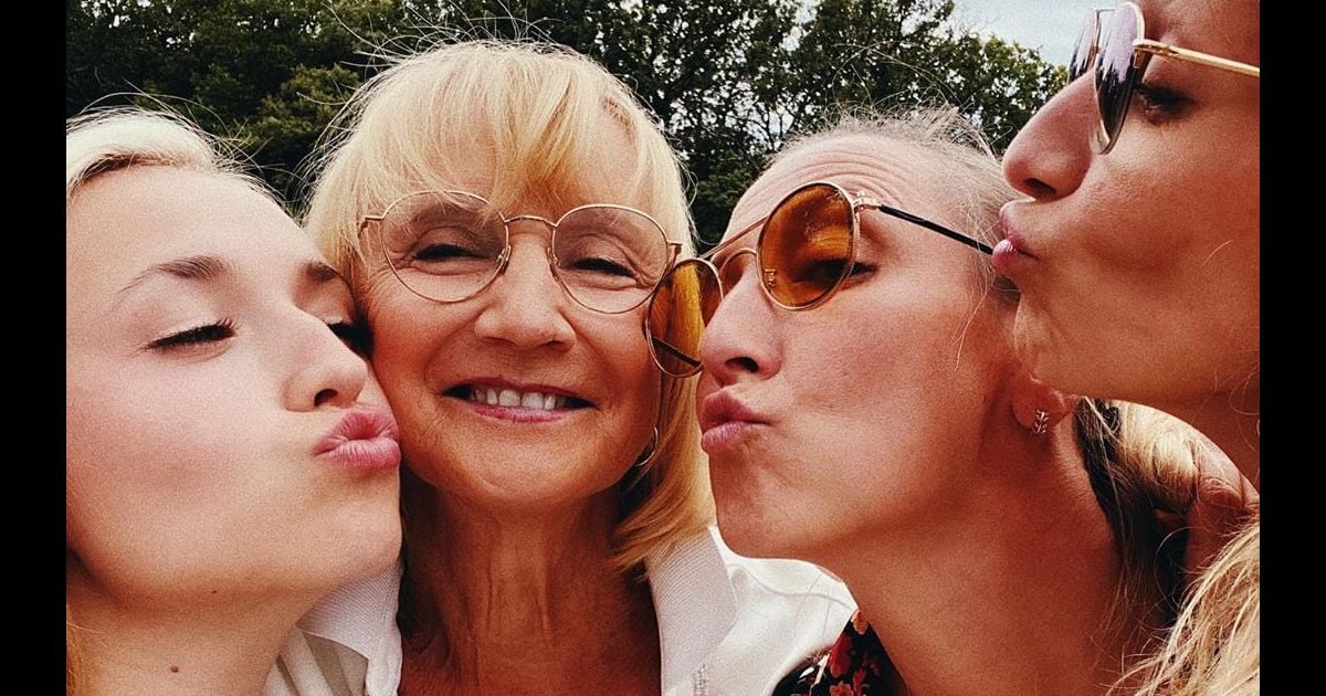 Alexandra Lamy Sa Maman Sa Soeur Audrey Lamy Et Sa Fille Chloé Jouannet Sur Instagram Pour La 9473