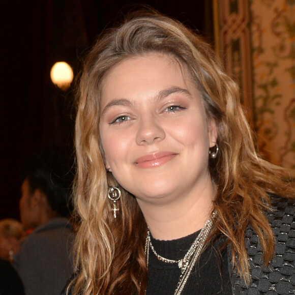 Info - La chanteuse Louane officialise sa grossesse sur le tapis rouge du défilé Jean-Paul Gaultier - Louane Emera (enceinte) - After Show du défilé de mode Haute-Couture printemps-été 2020 "Jean-Paul Gaultier" au théâtre du Châtelet à Paris le 22 janvier 2020. © Christophe Clovis-Veeren Ramsamy / Bestimage