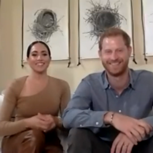 Meghan Markle et le prince Harry en visioconférence depuis leur villa de Santa Barbara, le 1er octobre 2020.