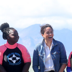 Le prince Harry, duc de Sussex, et Meghan Markle, duchesse de Sussex rencontrent les membres de "Waves for Change" au Cap lors de leur 2ème journée en Afrique du Sud. Le 24 septembre 2019