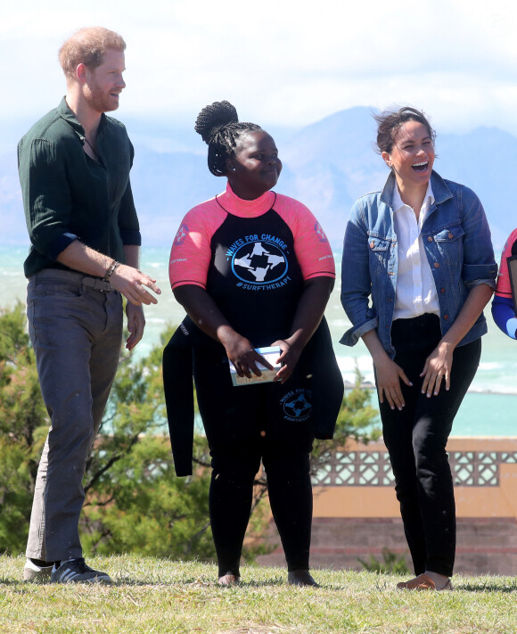 Le prince Harry, duc de Sussex, et Meghan Markle, duchesse de Sussex rencontrent les membres de "Waves for Change" au Cap lors de leur 2ème journée en Afrique du Sud. Le 24 septembre 2019