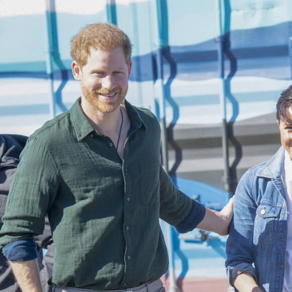 Le prince Harry, duc de Sussex, et Meghan Markle, duchesse de Sussex rencontrent les membres de "Waves for Change" au Cap lors de leur 2ème journée en Afrique du Sud. Le 24 septembre 2019