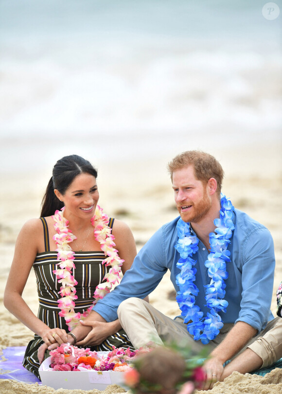 Le prince Harry, duc de Sussex, et Meghan Markle, duchesse de Sussex, enceinte, visitent la plage de Bondi Beach. Sydney, 2018.
