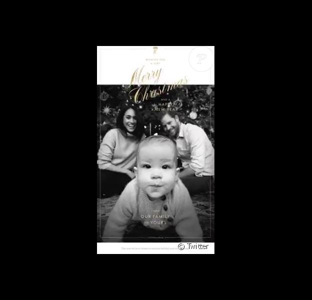 Meghan Markle, duchesse de Sussex, le prince Harry et leur fils Archie photographiés par l'actrice Janina Gavankar, amie de la duchesse, au pied du sapin pour leur première carte de voeux en famille à l'occasion de Noël.