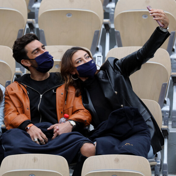 Rachel Legrain-Trapani et son compagnon Valentin Léonard dans les tribunes du tournoi de tennis des Internationaux de Roland Garros à Paris. Le 3 octobre 2020 © Dominique Jacovides / Bestimage