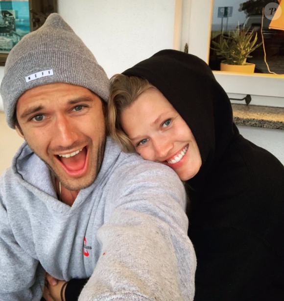 Toni Garrn et Alex Pettyfer se sont mariés.