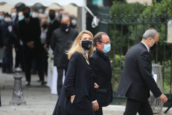 François Hollande et sa compagne Julie Gayet - Les obsèques de Juliette Gréco en l'église Saint-Germain-des-Prés, à Paris le 5 octobre 2020. © Jacovides-Moreau/Bestimage
