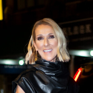 Céline Dion quitte un théâtre de Broadway à New York le 4 février 2020. Elle a assisté à la pièce "Nederlands Dans Theatre" au New York City Centre.