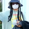 Exclusif - La chanteuse barbadienne de 32 ans, Rihanna se promène dans les rues de Los Angeles, le 22 septembre 2020. Elle porte un masque en raison de l'épidémie de coronavirus (Covid-19).