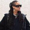 Exclusif - Rihanna arrive à l'aéroport JFK de New York avec une valise transparente. La chanteuse portait ce jour-là des lunettes de soleil Céline, un collier avec une croix de vie égyptienne et un sac bowling Prada Adidas, en édition limitée à 700 exemplaires, d'une valeur de 3.000 dollars environ.