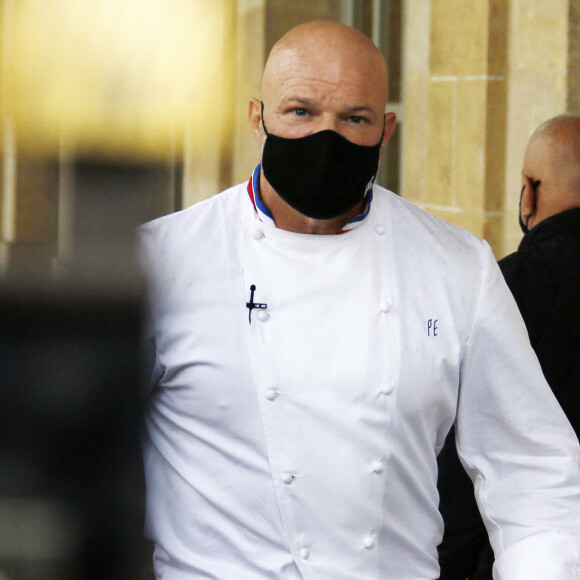 Le grand chef Bordelais et présentateur TV Philippe Etchebest organise un concert de casseroles devant son restaurant Bordelais "Le 4ème Mur" avec son équipe afin de soutenir l'ouverture des restaurants pendant la crise liée à l'épidémie de Coronavirus (COVID-19), le 2 Octobre 2020 à Bordeaux. 