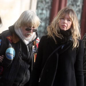 Le chanteur Renaud et son ex-femme Romane Serda - Obsèques de Thierry Séchan frère du chanteur Renaud) au cimetière du Montparnasse à Paris le 16 janvier 2019. Après une cérémonie au temple protestant Port Royal, la famille de T. Séchan s'est retrouvée dans un immeuble avant de se rendre au cimetière du Montparnasse.