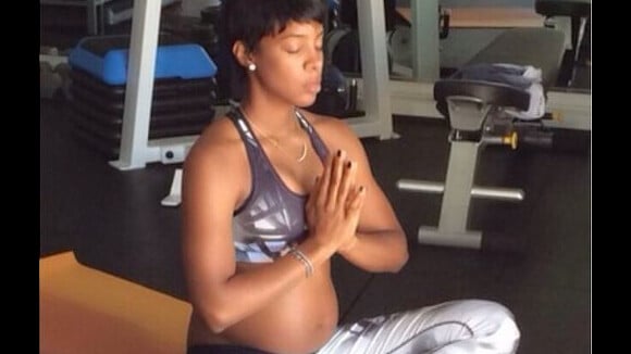 Kelly Rowland enceinte pour la 2e fois : la chanteuse dévoile son ventre déjà bien rond