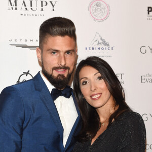 Olivier Giroud et sa femme Jennifer, enceinte - Les célébrités posent lors du photocall de la soirée Global Gift à Londres le 18 novembre 2017.