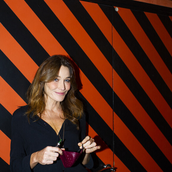 Exclusif - Carla Bruni-Sarkozy - Backstage de l'émission "Psychodon, Unis face aux maladies psychiques" à l'Olympia à Paris et diffusée sur C8, le 6 octobre 2020. © Pierre Perusseau/Bestimage