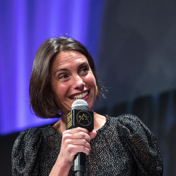 Alessandra Sublet sur scène lors de la cérémonie de clôture du 23ème festival international du film de comédie de l'Alpe d'Huez, le 18 janvier 2020. © Cyril Moreau/Bestimage