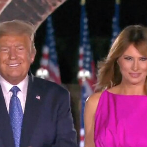 Le président américain Donald Trump et la première dame, Melania Trump - Donald Trump, accompagné de Melania Trump, et Mike Pence poursuivent la Convention nationale Républicaine au Fort McHenry à Baltimore devant leurs partisans, le 26 août 2020. 