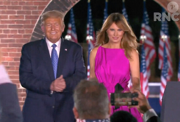 Le président américain Donald Trump et la première dame, Melania Trump - Donald Trump, accompagné de Melania Trump, et Mike Pence poursuivent la Convention nationale Républicaine au Fort McHenry à Baltimore devant leurs partisans, le 26 août 2020. 