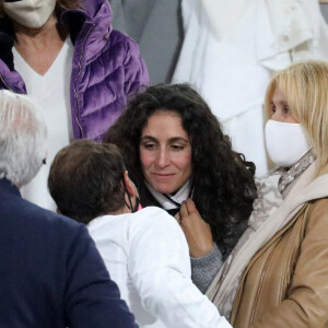 Rafael Nadal embrasse son épouse Xisca Perello après sa victoire en finale de Roland-Garros. Paris, le 11 octobre 2020. © Dominique Jacovides / Bestimage