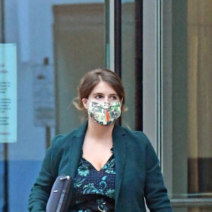 Exclusif - La Princesse Eugenie d'York, enceinte, se promène dans le quartier de Mayfair à Londres, le 30 septembre 2020.
