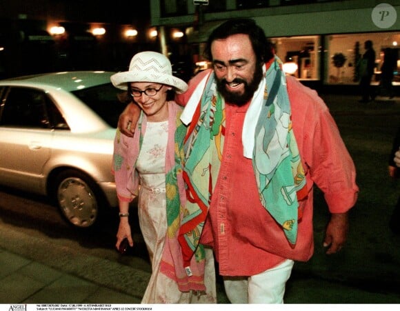 Luciano Pavarotti et son épouse Nicoletta Mantovani à Stockholm en 1999.