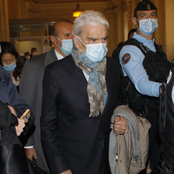 Bernard Tapie, et ses avocats Hervé Temime et Julia Minkowski - Quinze mois après sa relaxe, Bernard Tapie est rejugé à Paris avec cinq coprévenus dans l'affaire de l'arbitrage lui ayant accordé 403 millions d'euros en 2008 et qui a été annulé au civil pour "fraude". Arrivée au procès en appel pour "escroquerie" à Paris le 12 octobre 2020.
