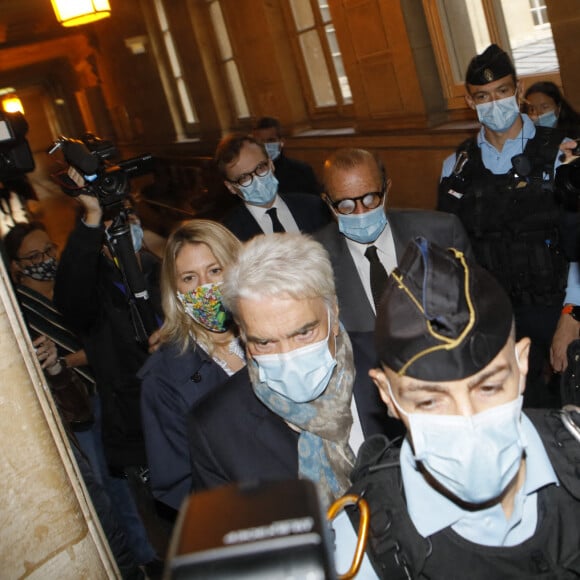 Bernard Tapie, et ses avocats Hervé Temime et Julia Minkowski - Quinze mois après sa relaxe, Bernard Tapie est rejugé à Paris avec cinq coprévenus dans l'affaire de l'arbitrage lui ayant accordé 403 millions d'euros en 2008 et qui a été annulé au civil pour "fraude". Arrivée au procès en appel pour "escroquerie" à Paris le 12 octobre 2020.