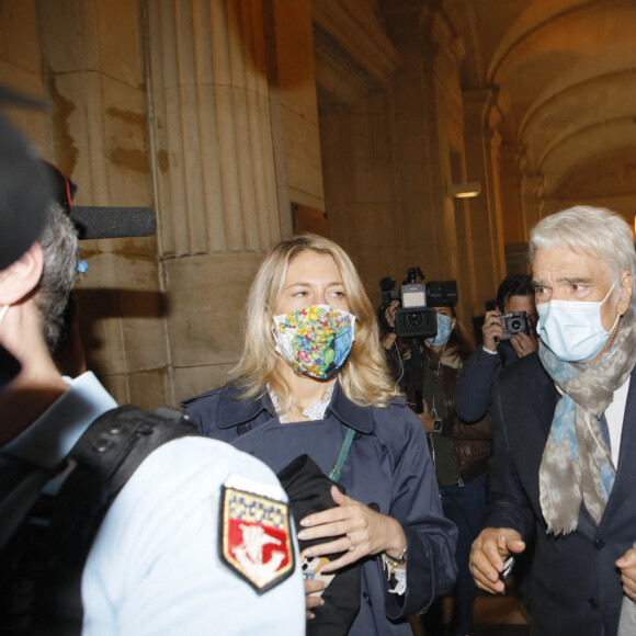 Bernard Tapie, et ses avocats Hervé Temime et Julia Minkowski - Quinze mois après sa relaxe, Bernard Tapie est rejugé à Paris avec cinq coprévenus dans l'affaire de l'arbitrage lui ayant accordé 403 millions d'euros en 2008 et qui a été annulé au civil pour "fraude". Arrivée au procès en appel pour "escroquerie" à Paris le 12 octobre 2020.