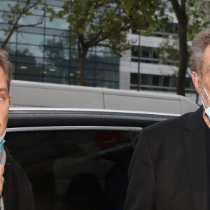 Exclusif - Eddy Mitchell et son fils Eddy Moine sont en promotion pour le livre "Le dictionnaire de ma vie" écrit par le fils sur le père. Ils arrivent à la radio RTL le 7 octobre 2020. 