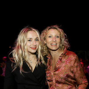 Alexandra Lamy et sa fille Chloé Jouannet - 22ème Festival International du Film de Comédie de l'Alpe d'Huez, le 18 janvier 2019. © Dominique Jacovides/Bestimage