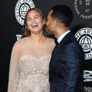 Chrissy Teigen, enceinte et son mari John Legend - Les célébrités posent lors du photocall de la soirée "The Art of Elysium" à Santa Monica le 6 janvier 2018.