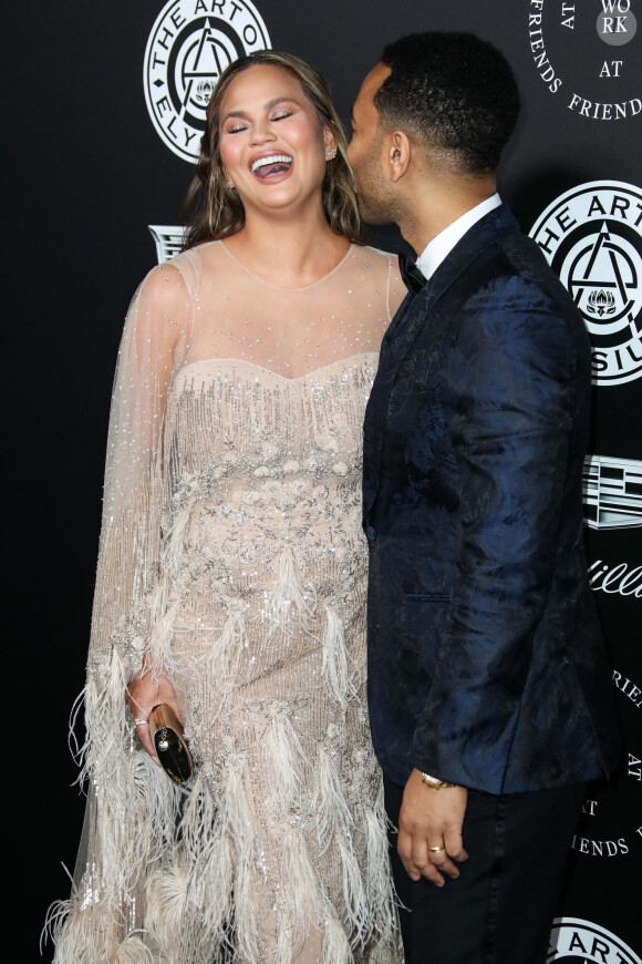 Chrissy Teigen, enceinte et son mari John Legend - Les célébrités posent lors du photocall de la soirée "The Art of Elysium" à Santa Monica le 6 janvier 2018.