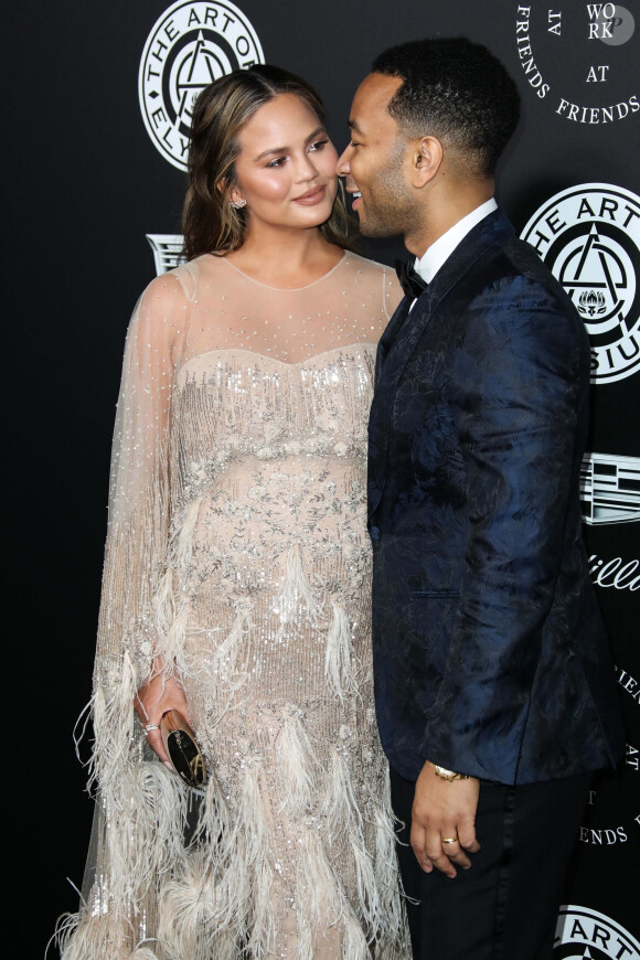 Chrissy Teigen, enceinte et son mari John Legend - Les célébrités posent lors du photocall de la soirée "The Art of Elysium" à Santa Monica le 6 janvier 2018.