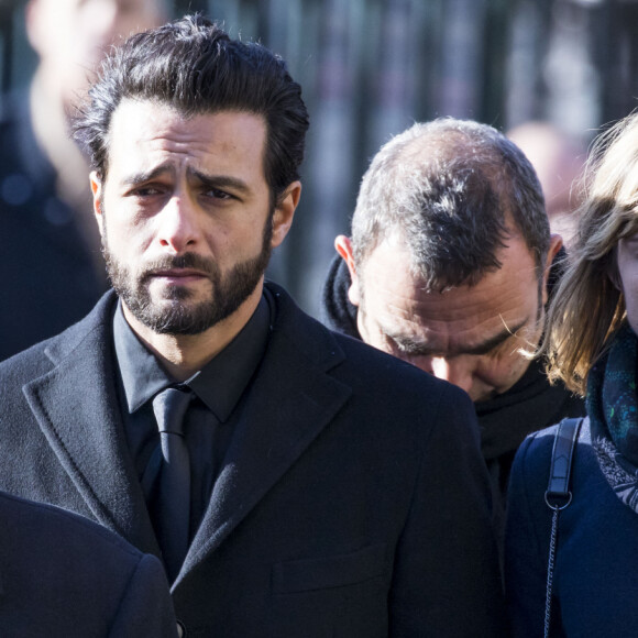 Thierry Chassagne, Maxim Nucci (Yodélice) et sa compagne Isabelle Ithurburu - Arrivées des personnalités en l'église de La Madeleine pour les obsèques de Johnny Hallyday à Paris. Le 9 décembre 2017