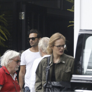 Exclusif - Elyette Boudou, Johnny Hallyday et sa femme Laeticia Hallyday, Claude Bouillon, Yodelice (Maxim Nucci) - Johnny Hallyday quitte sa propriété de Pacific Palissades le 12 septembre 2016.