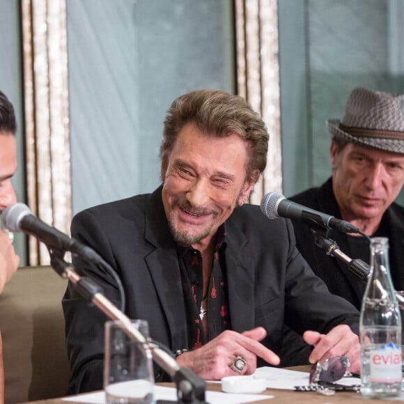 Exclusif - Yodelice (Maxim Nucci), Johnny Hallyday et le chanteur Miossec - Johnny Hallyday présente son 50ème album studio "De l'amour" lors d'une conférence de presse organisée à l'hôtel The Peninsula Paris, à Paris, le 6 novembre 2015. © Cyril Moreau / Bestimage