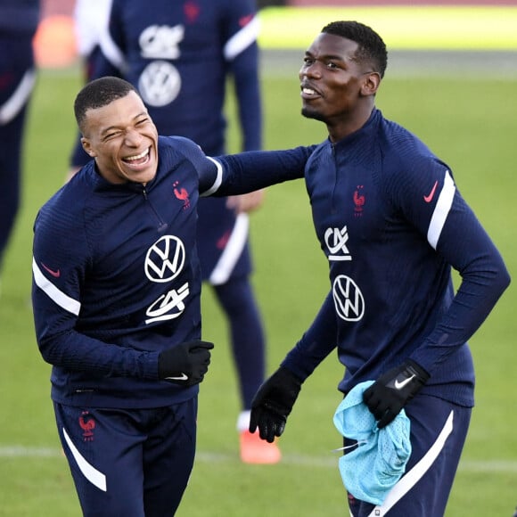 Kylian Mbappé et Paul Pogba à l'entrainement avec l'équipe de France. Clairefontaine le 9 octobre 2020. © FEP / Panoramic / Bestimage.